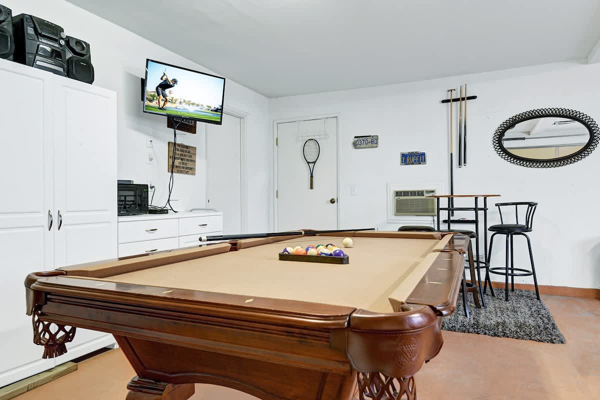 POOL TABLE